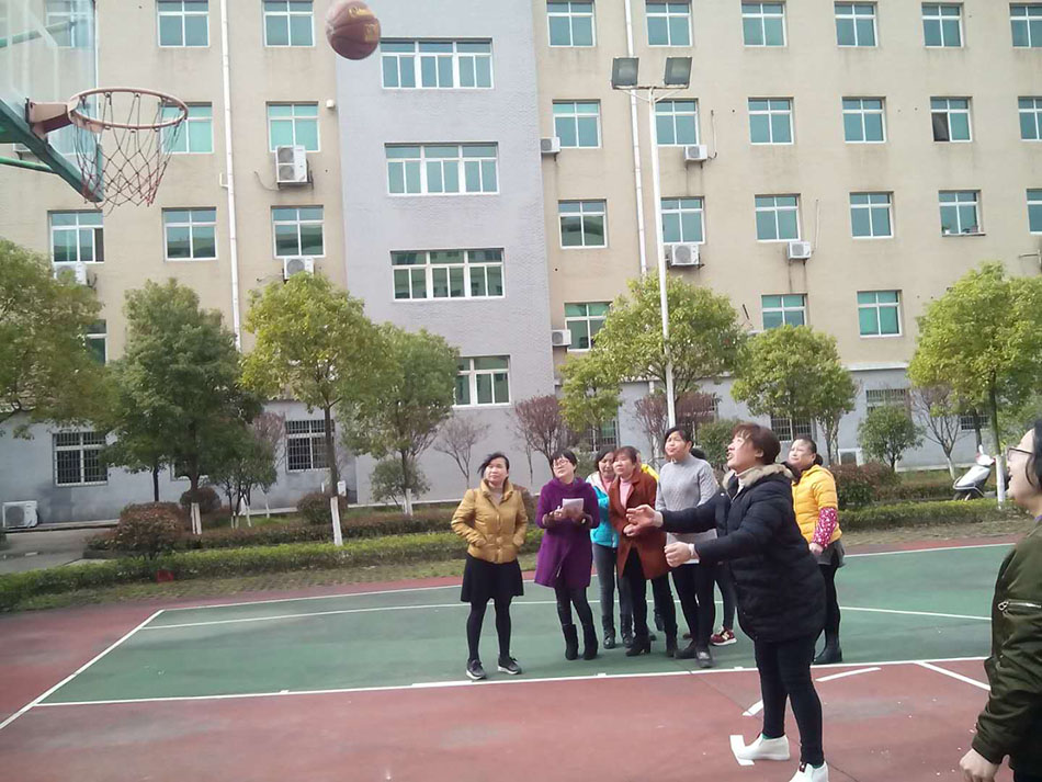 慶三八，春絲女員工投籃球比賽